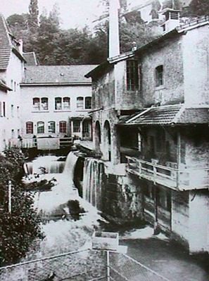 1930 La fabrique de papier et la Serrière.